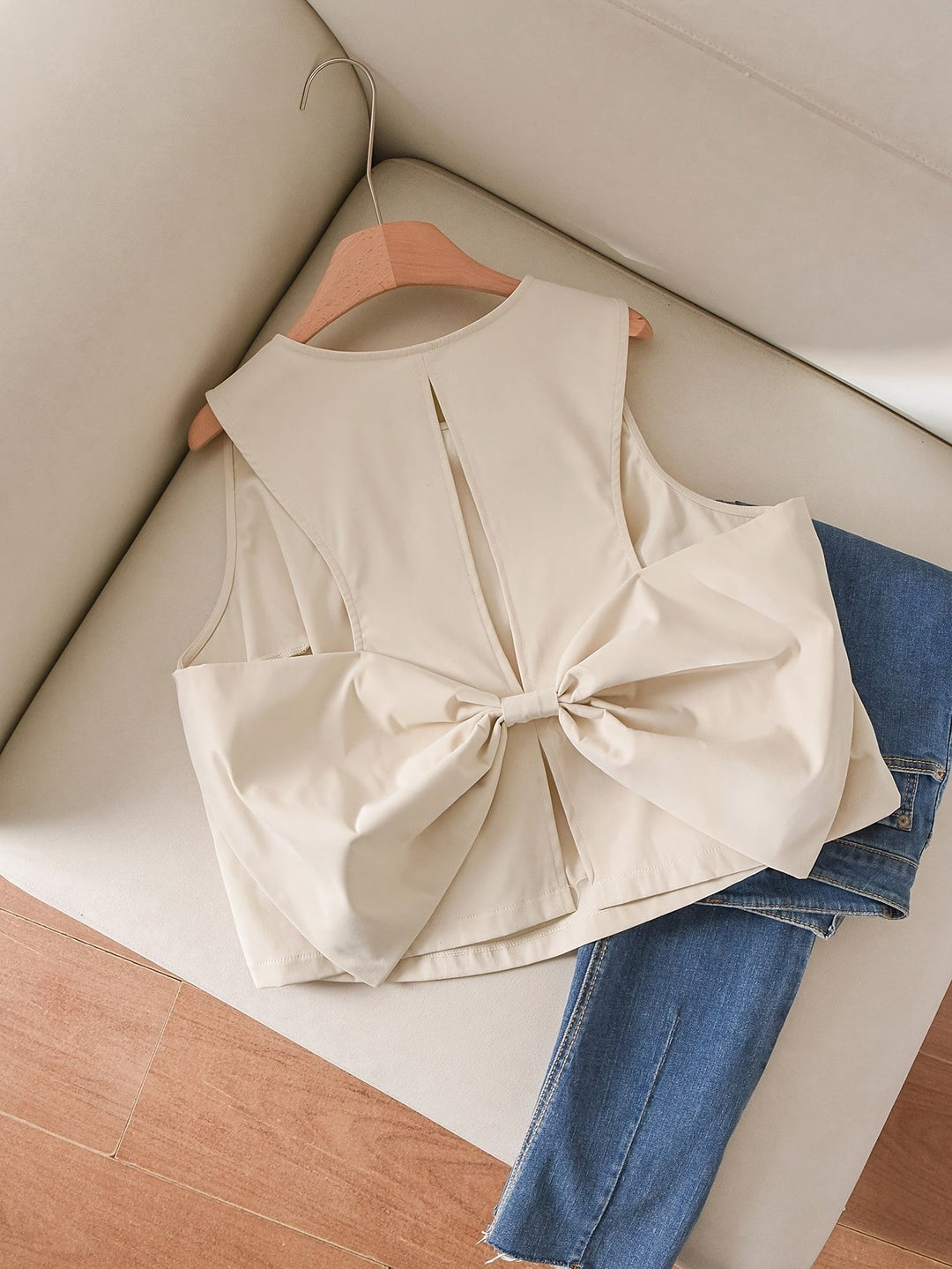 Elegant Round Neck Sleeveless Bow Tank Top