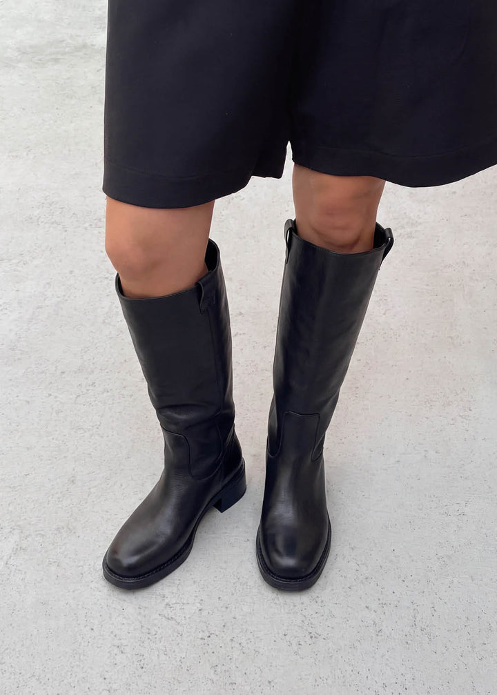 Sajan Black Leather Boots